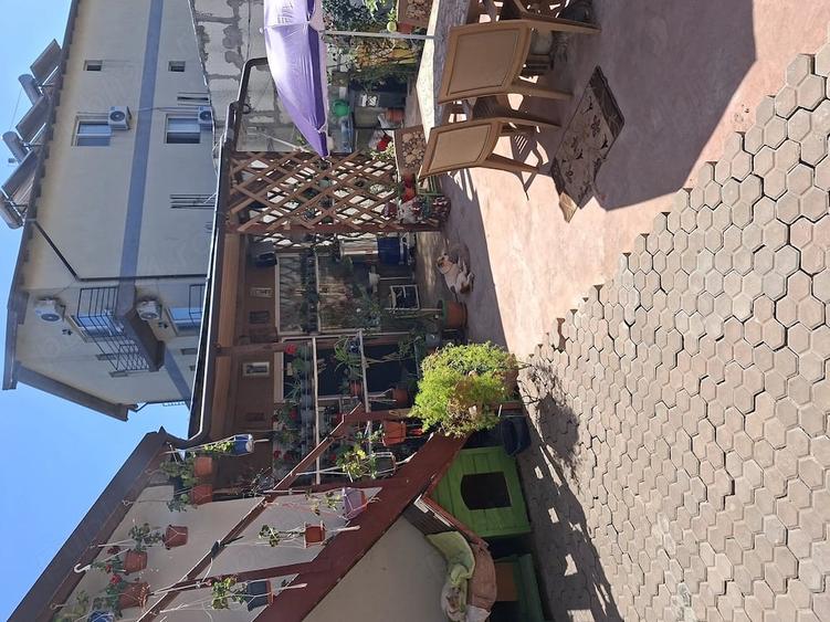 Casă cu 6 camere cu Teren 220 Mp în Central