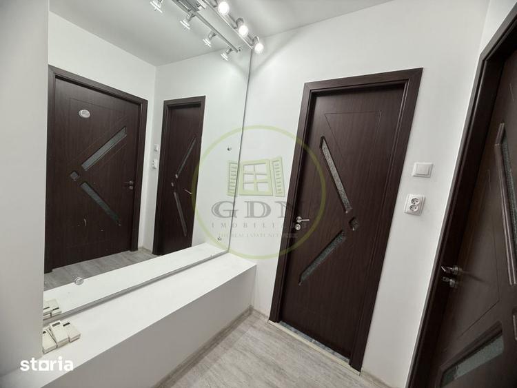 Apartament cu 3 camere semidecomandat în Calea București