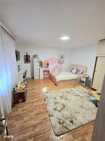 Casă cu 4 camere în Central