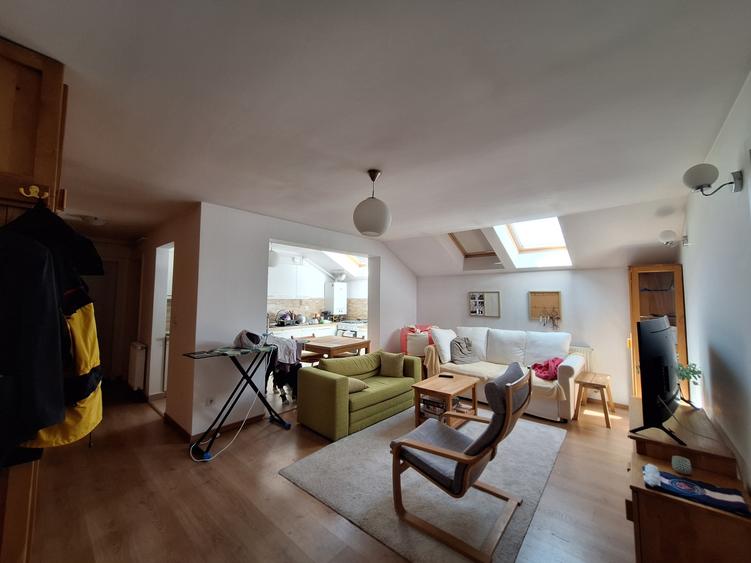 Apartament cu 3 camere semidecomandat, mobilat în Florești — fotografia 1