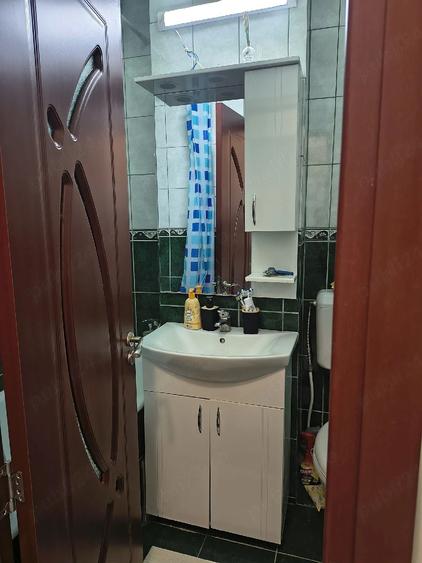 Apartament cu 3 camere semidecomandat în Exterior Vest