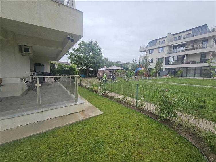 Apartament cu 3 camere semidecomandat, mobilat în Central