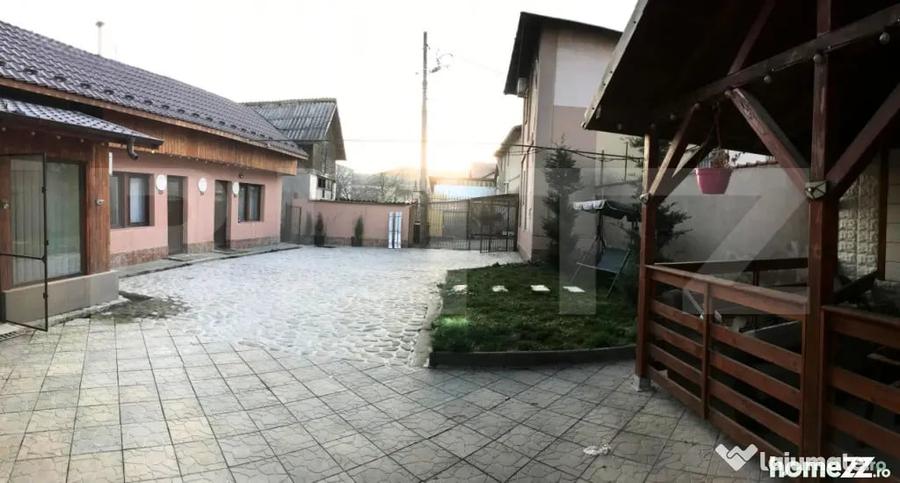 Casă cu 7 camere cu Teren 400 Mp în Central