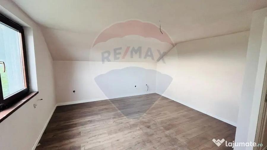 Casă cu 4 camere cu Teren 300 Mp în Hidiș