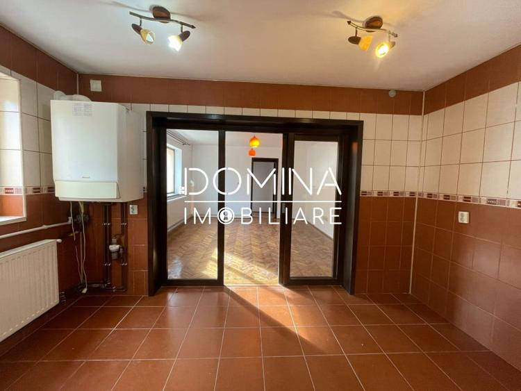 Casă individuală cu 5 camere cu Canalizare în Grivița