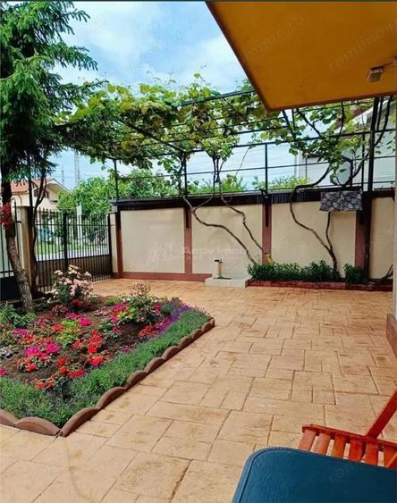 Casă cu 10 camere cu Teren 50 Mp în Nord