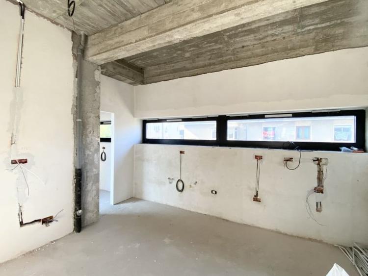 Penthouse cu 4 camere decomandat în Peninsula