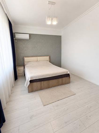 Apartament cu 3 camere decomandat în Faleza Nord
