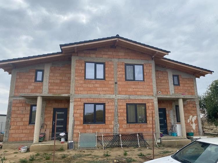 Casă cu Teren 500 Mp în Giroc