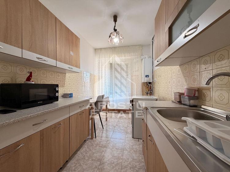 Apartament cu 3 camere semidecomandat, mobilat în Complex Studențesc