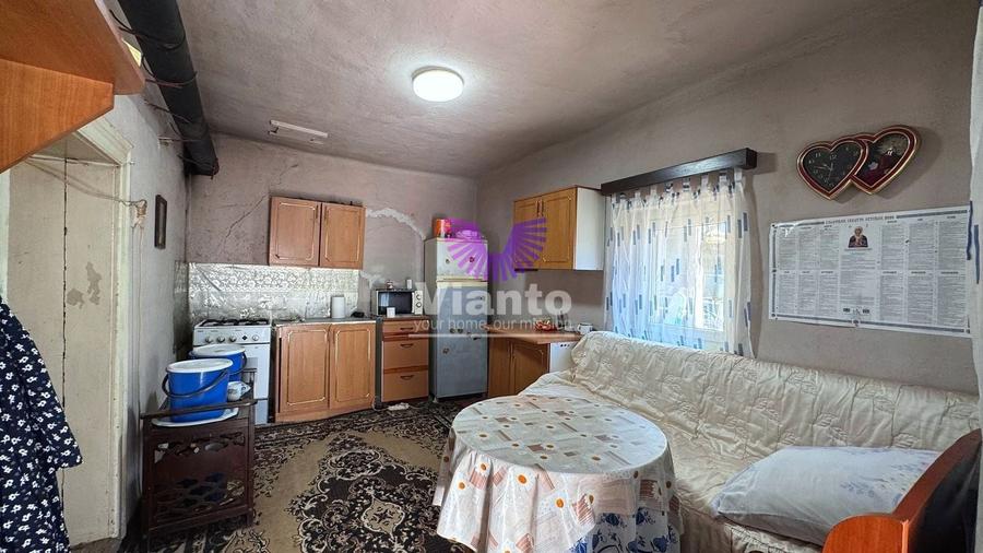 Casă individuală cu 3 camere cu Canalizare în Central