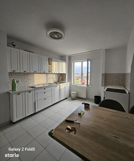 Apartament cu 3 camere decomandat în Rogerius