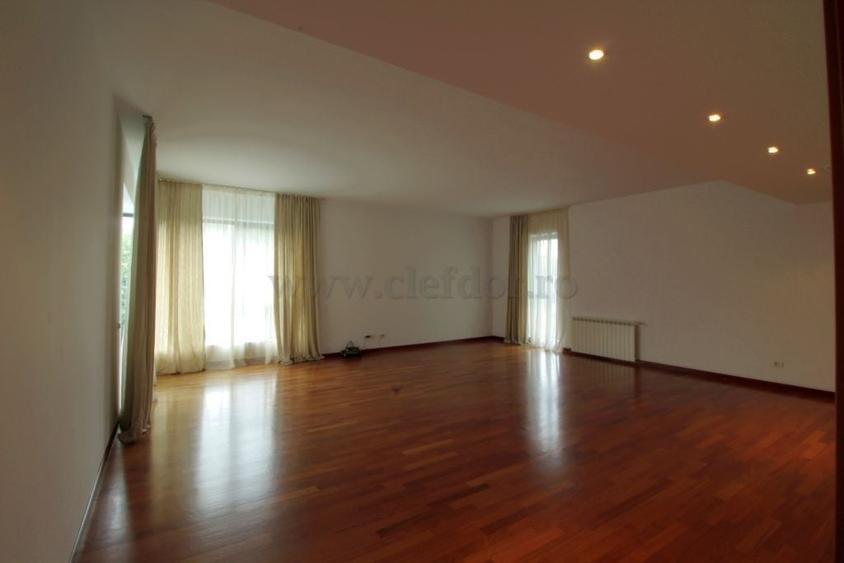 Apartament cu 4 camere decomandat, mobilat în Herăstrău — fotografia 3