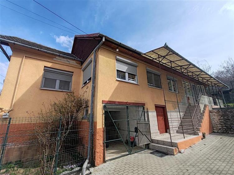 Casă individuală cu 3 camere cu Canalizare în Baciu