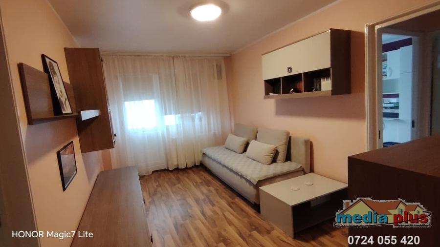Apartament cu 3 camere semidecomandat în Micro 39