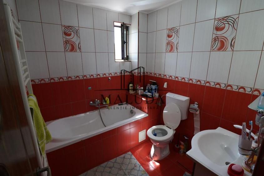 Casă individuală cu 4 camere cu Canalizare în Big-Bascov