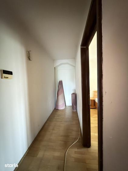 Apartament cu 3 camere decomandat în Crișan