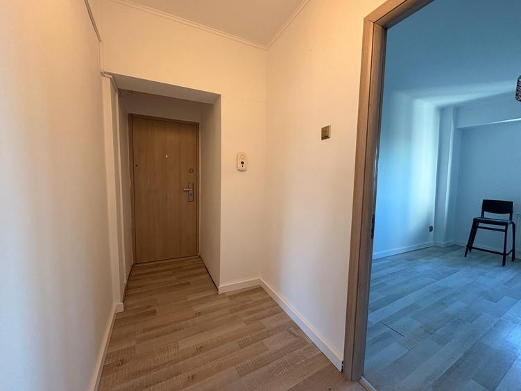 Apartament cu 3 camere în Tineretului