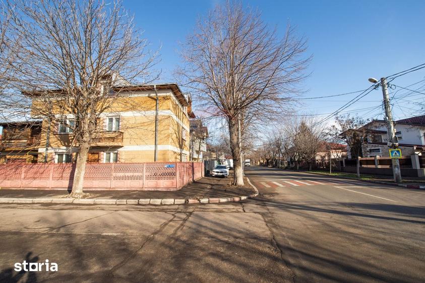 Casă cu 7 camere cu Teren 200 Mp în Central