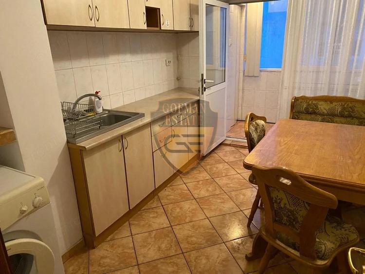 Apartament cu 3 camere decomandat în Stadion