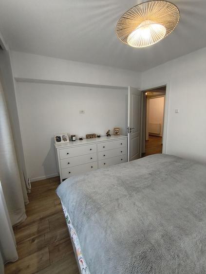 Apartament cu 4 camere decomandat în Central