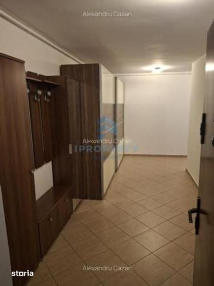 Apartament cu 3 camere decomandat în Pajura