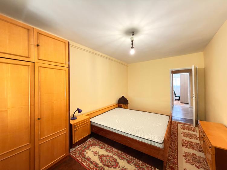 Apartament cu 3 camere semidecomandat în Complex Studențesc