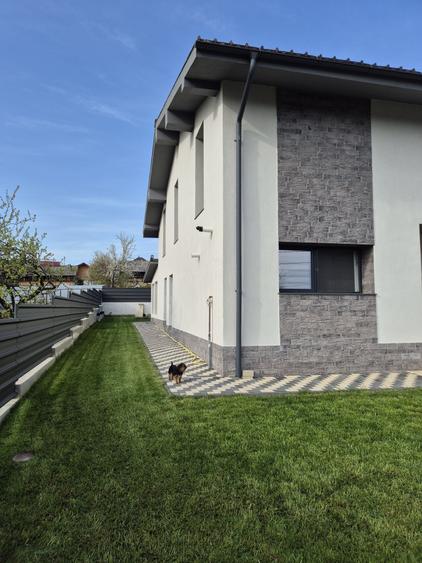 Casă cu 4 camere în Coman