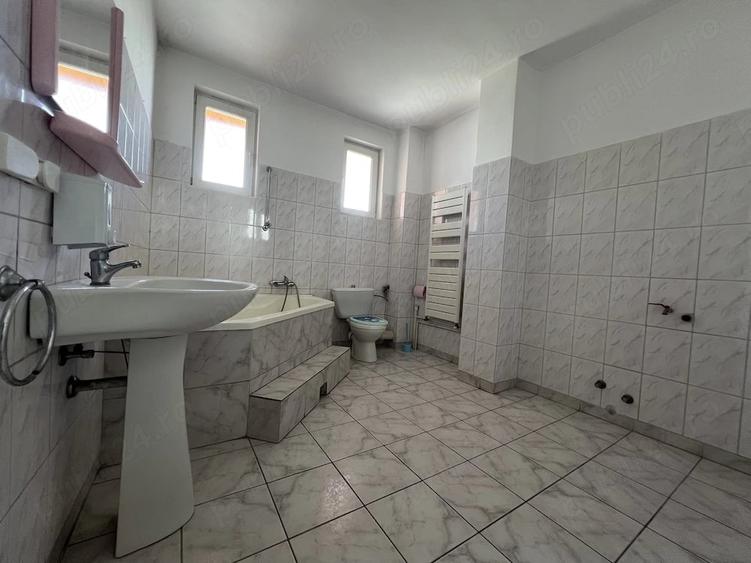 Casă cu 2 camere cu Teren 377 Mp în Republicii