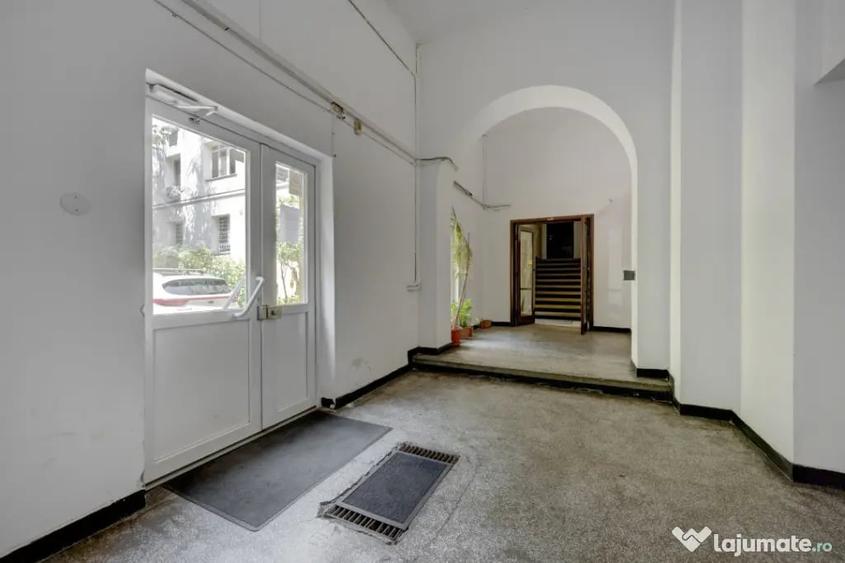 Apartament cu 2 camere decomandat în Basarabia