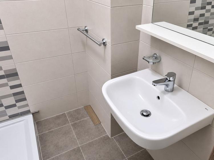 Apartament cu 2 camere decomandat în Complex Studențesc