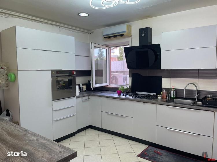 Casă cu 4 camere cu Teren 500 Mp în Central