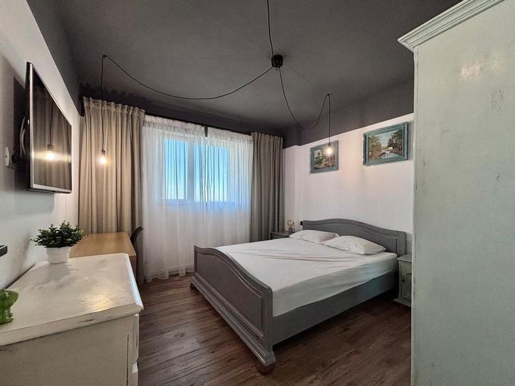 Apartament cu 3 camere decomandat în Palazu Mare