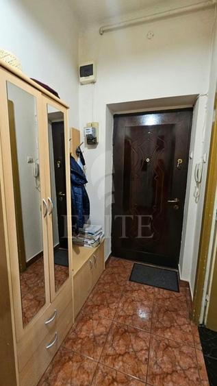 Apartament cu 3 camere semidecomandat în Central