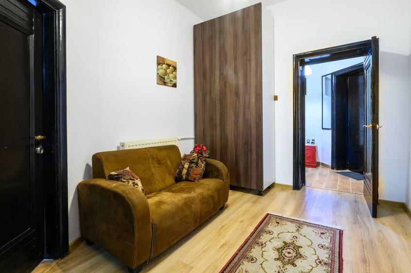 Apartament cu 3 camere decomandat în Moșilor