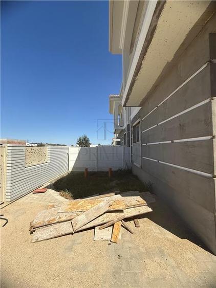 Duplex cu 4 camere cu Canalizare în Moșnița Nouă