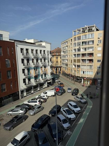Apartament cu 3 camere semidecomandat, mobilat în Ultracentral