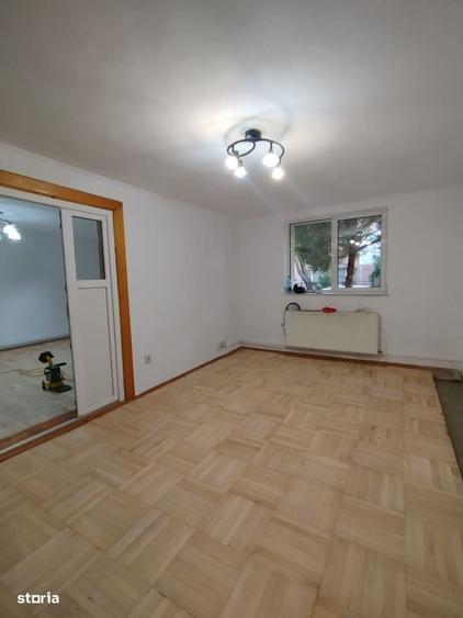 Casă cu 3 camere semidecomandat în Griviței