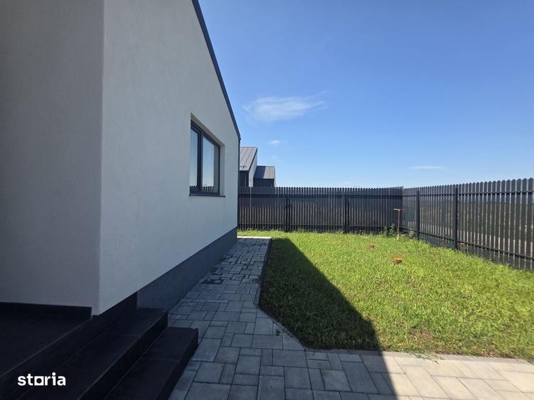 Casă cu 3 camere în Noua