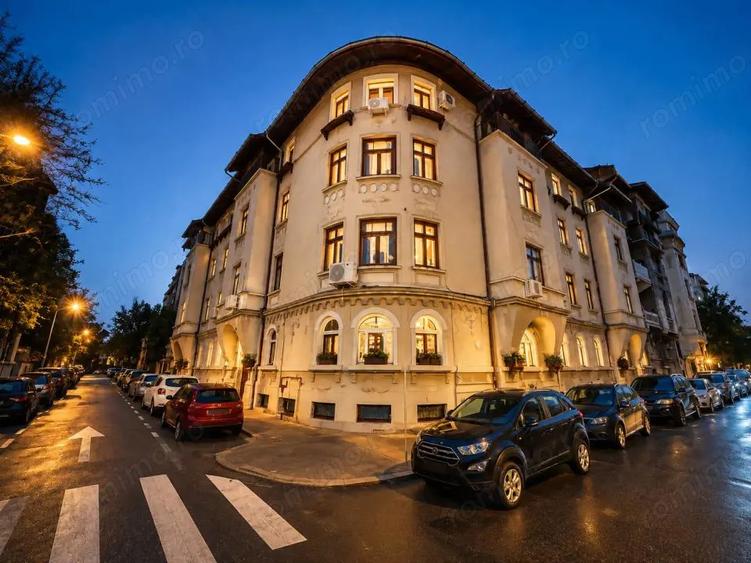 Apartament cu 5 camere semidecomandat în Armeneasca