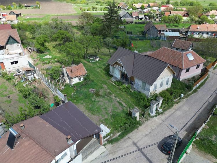 Casă individuală cu 4 camere cu Canalizare în Central