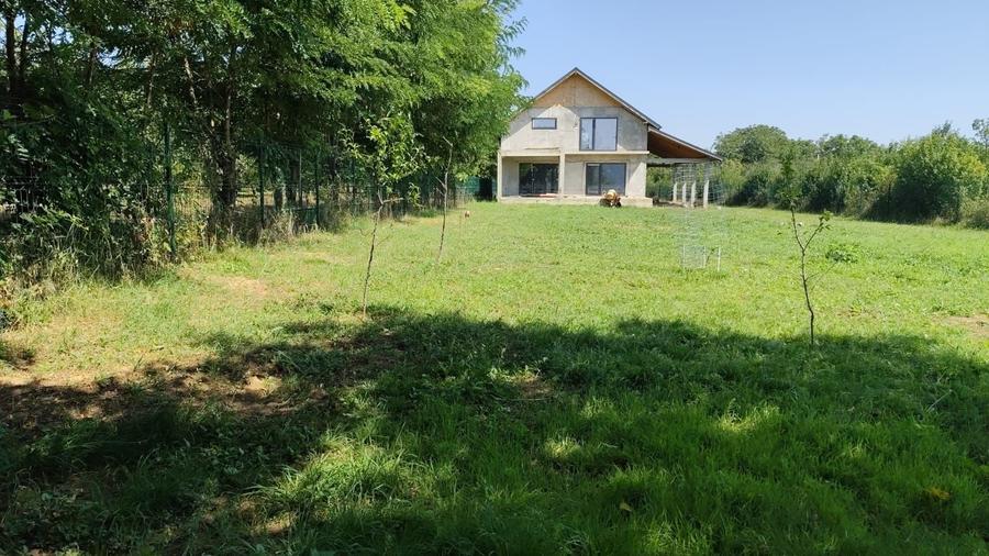 Casă cu 4 camere în Urleta