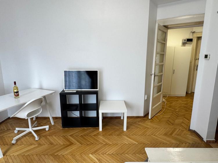 Garsonieră decomandată în P-ța Universității