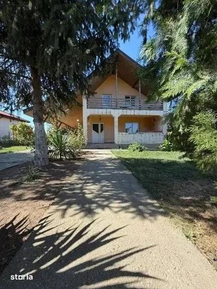 Casă cu 5 camere cu Teren 1790 Mp în Crevedia