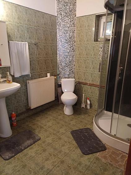 Casă cu 6 camere cu Teren 1974 Mp în Ulmi