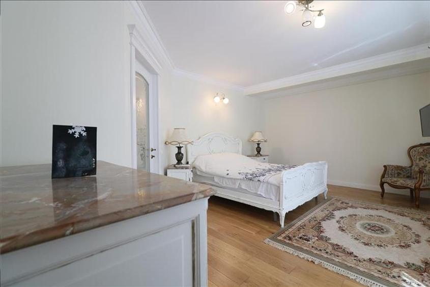 Apartament cu 3 camere decomandat, mobilat în Centru Civic