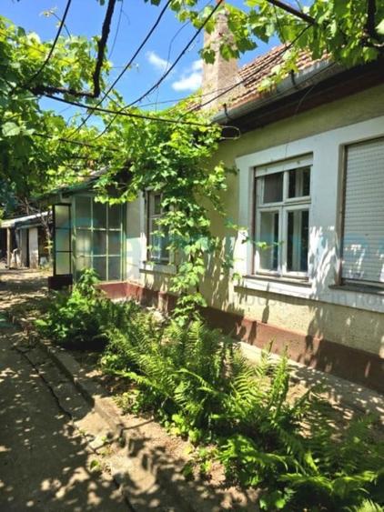 Casă individuală cu 5 camere cu Canalizare în Episcopia Bihorului