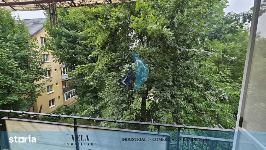 Apartament cu 3 camere decomandat în 22 Decembrie 1989