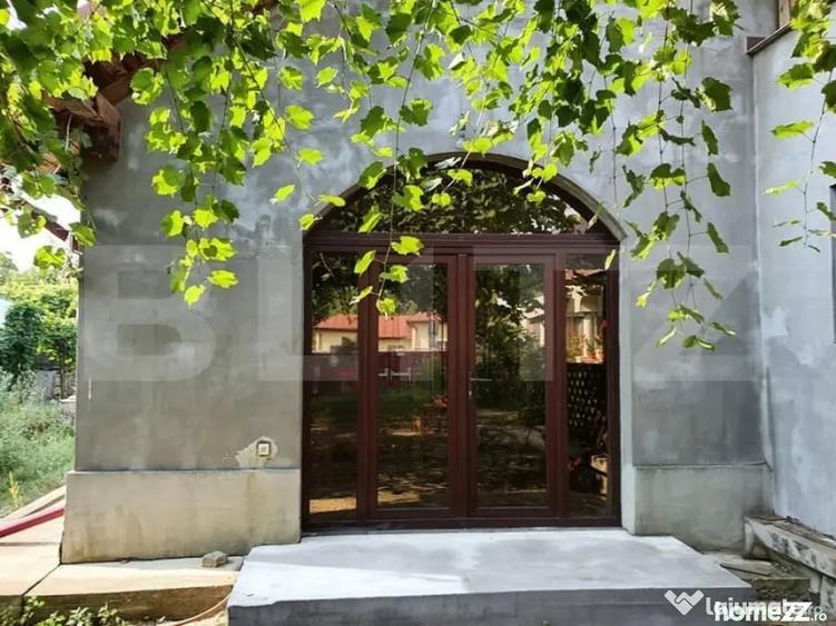 Casă cu 8 camere cu Teren 1038 Mp în Central