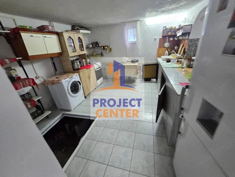 Casă cu 7 camere cu Teren 244 Mp în Sălătrucu